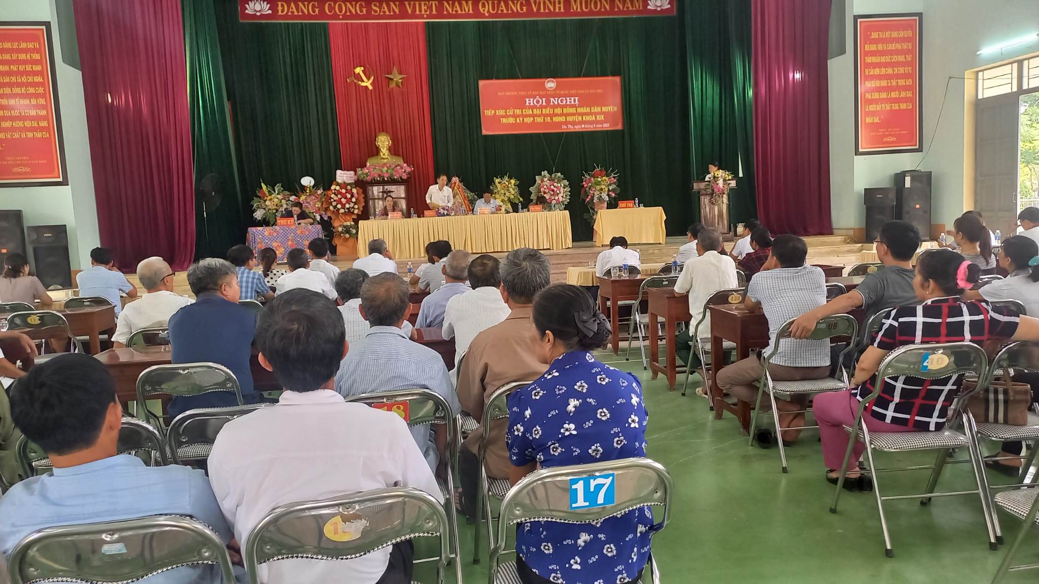 Toàn cảnh hội nghị.