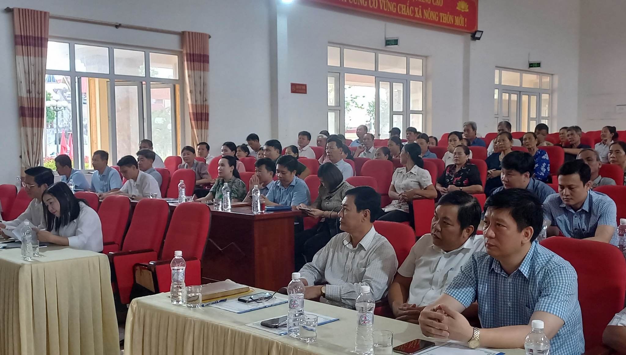 Toàn cảnh đại biểu tham dự hội nghị.