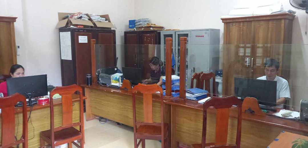Xã Định Tiến sử dụng có hiệu quả hệ thống Quản lý văn bản và Hồ sơ công việc (TD-Office), hệ thống Cổng dịch vụ công và một cửa điện tử, sử dụng chữ ký số chuyên dùng.