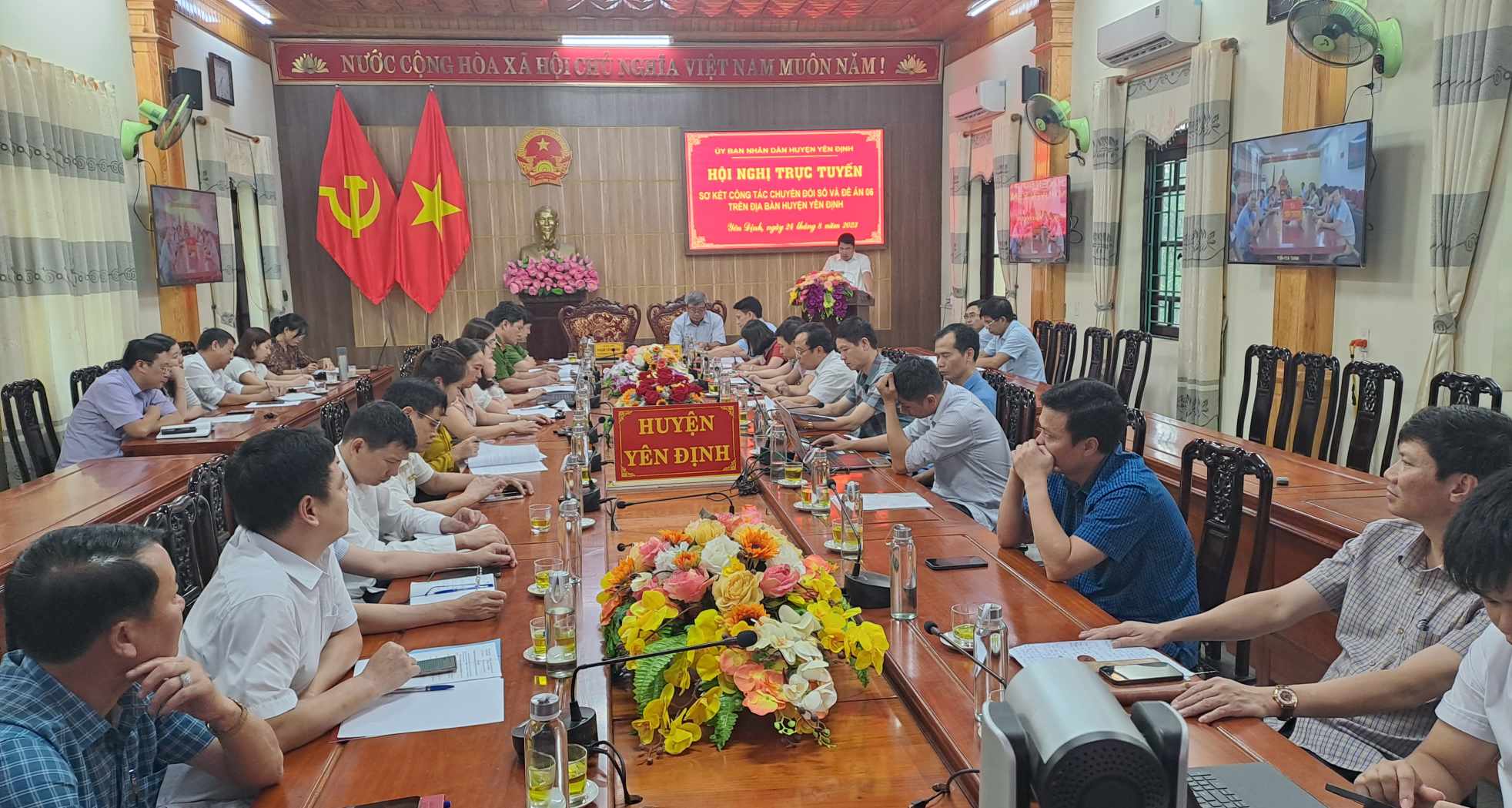 Toàn cảnh hội nghị.