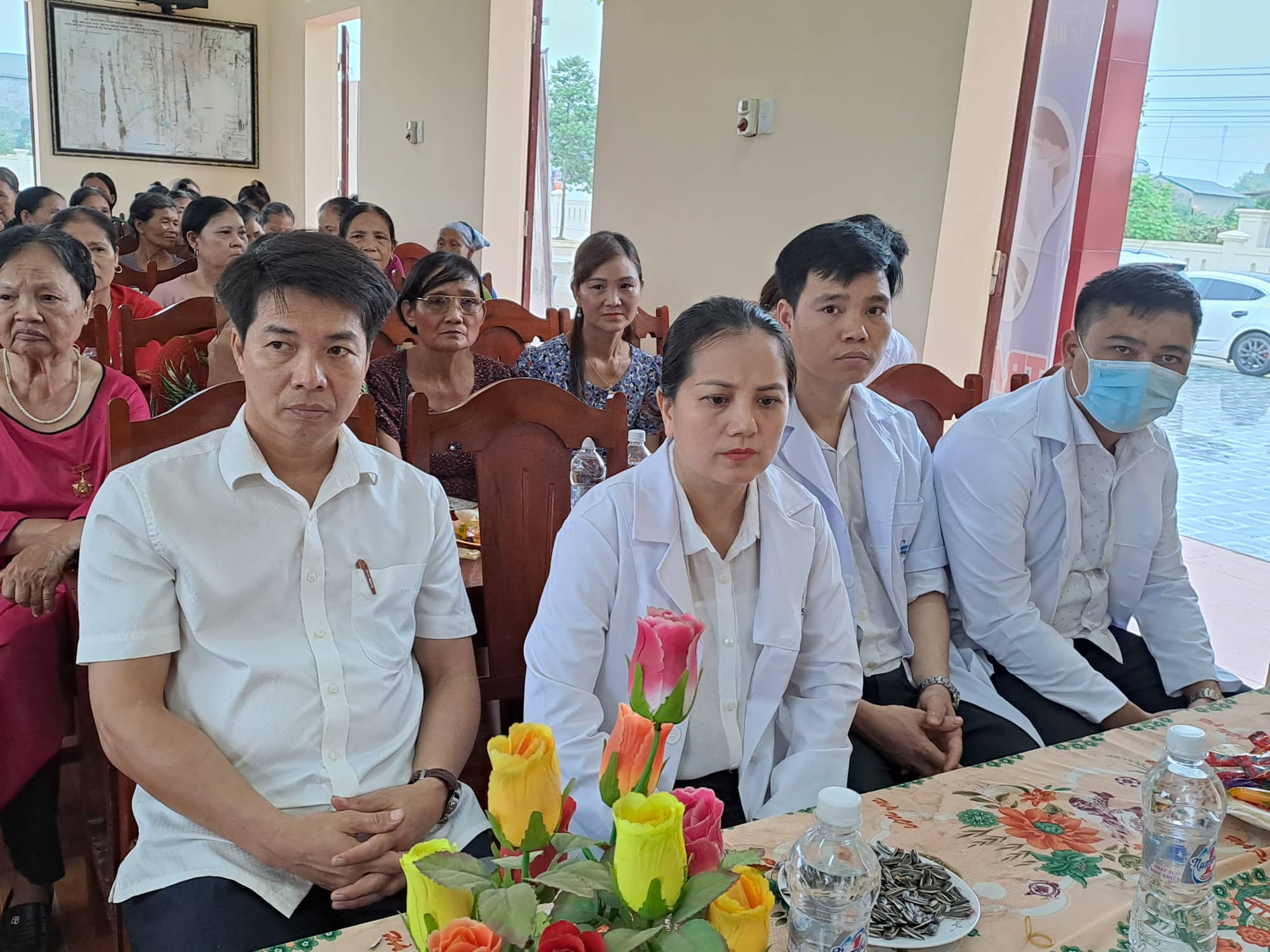 Một óố hình ảnh tại buổi trao quà.