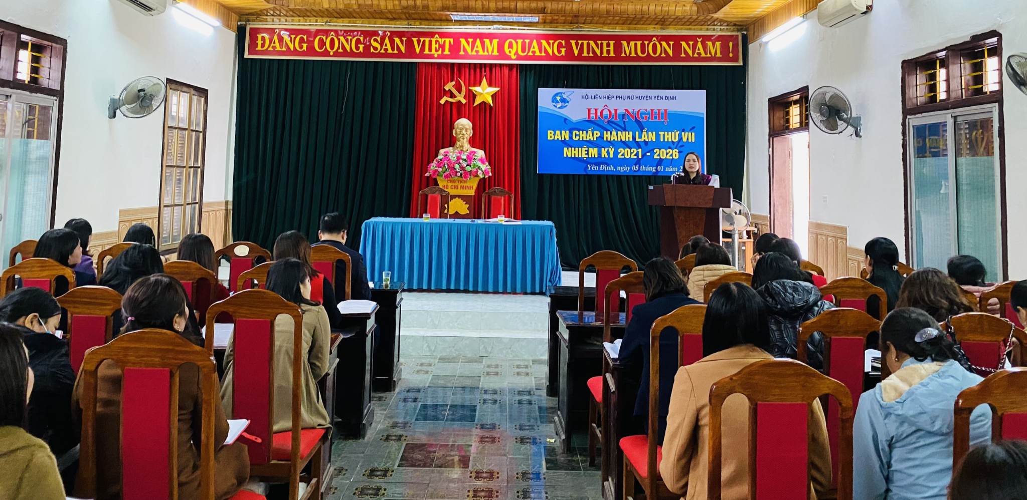 Toàn cảnh hội nghị.