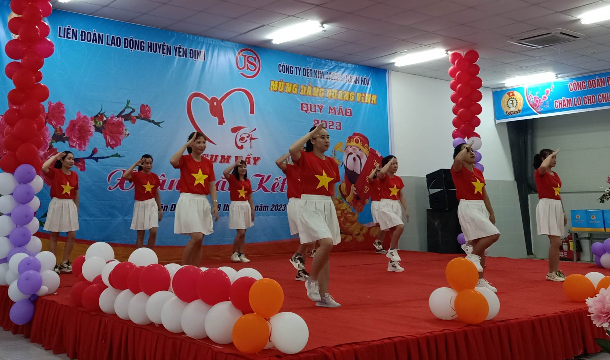 Một số hình ảnh văn nghệ tại buổi lễ.