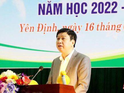 Đồng chí Trịnh Xuân Thúy, Tỉnh ủy viên, Bí thư Huyện ủy phát biểu tại hội nghị.