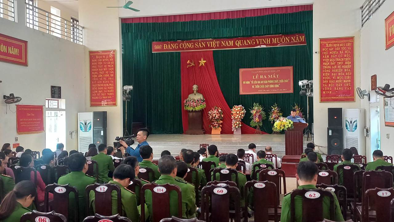 Toàn cảnh lễ ra mắt.
