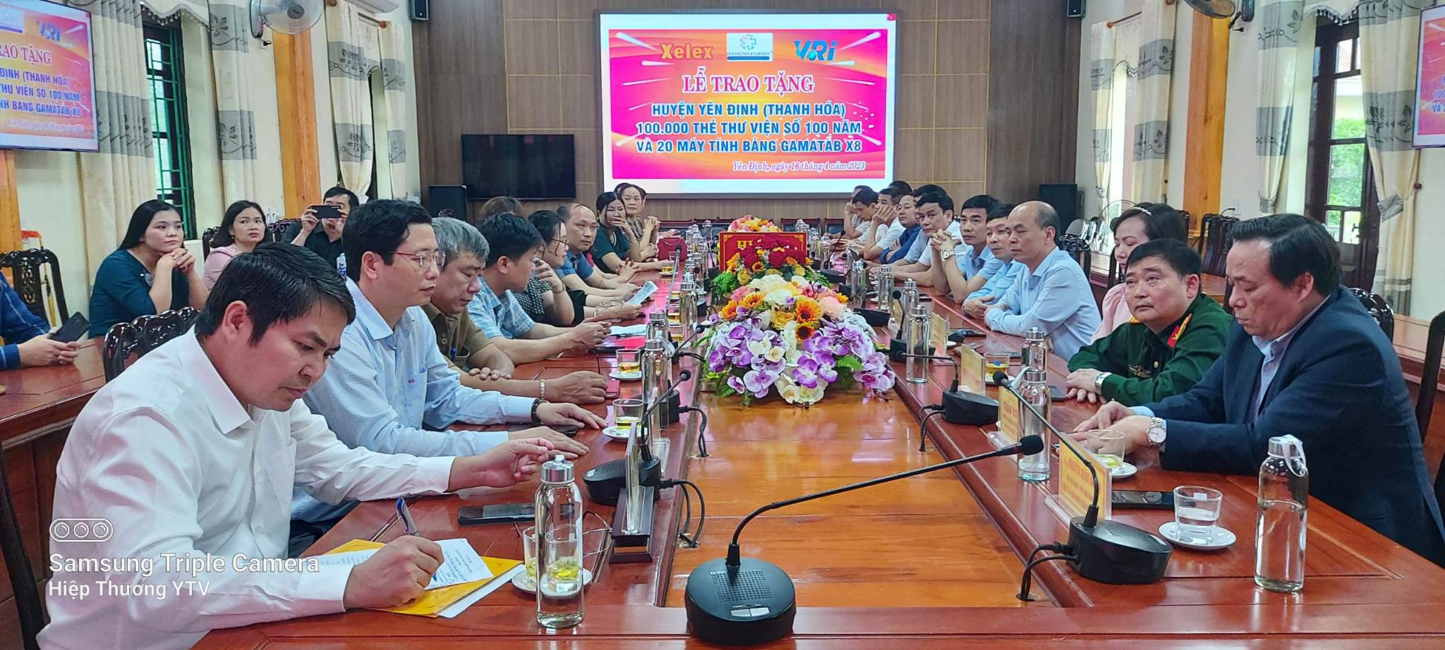 Toàn cảnh đại biểu tham dự buổi lễ.