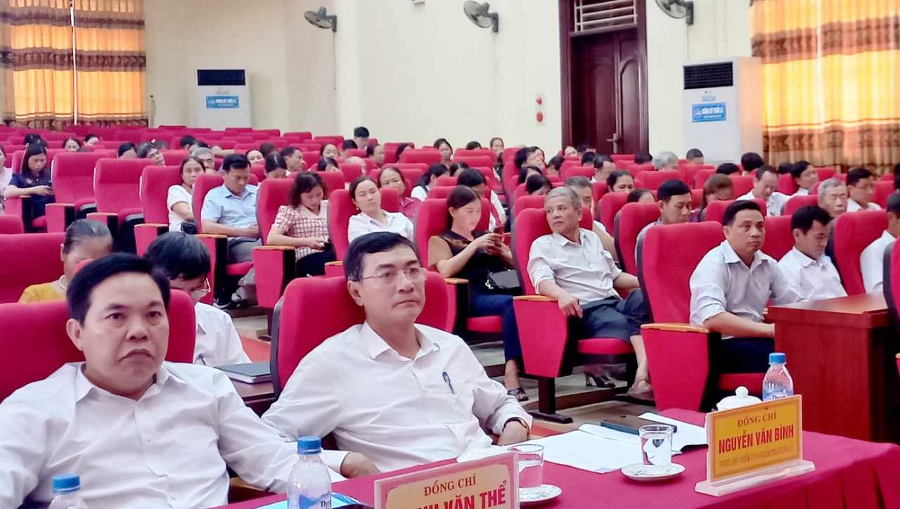 Đại biểu tham dự hội nghị.