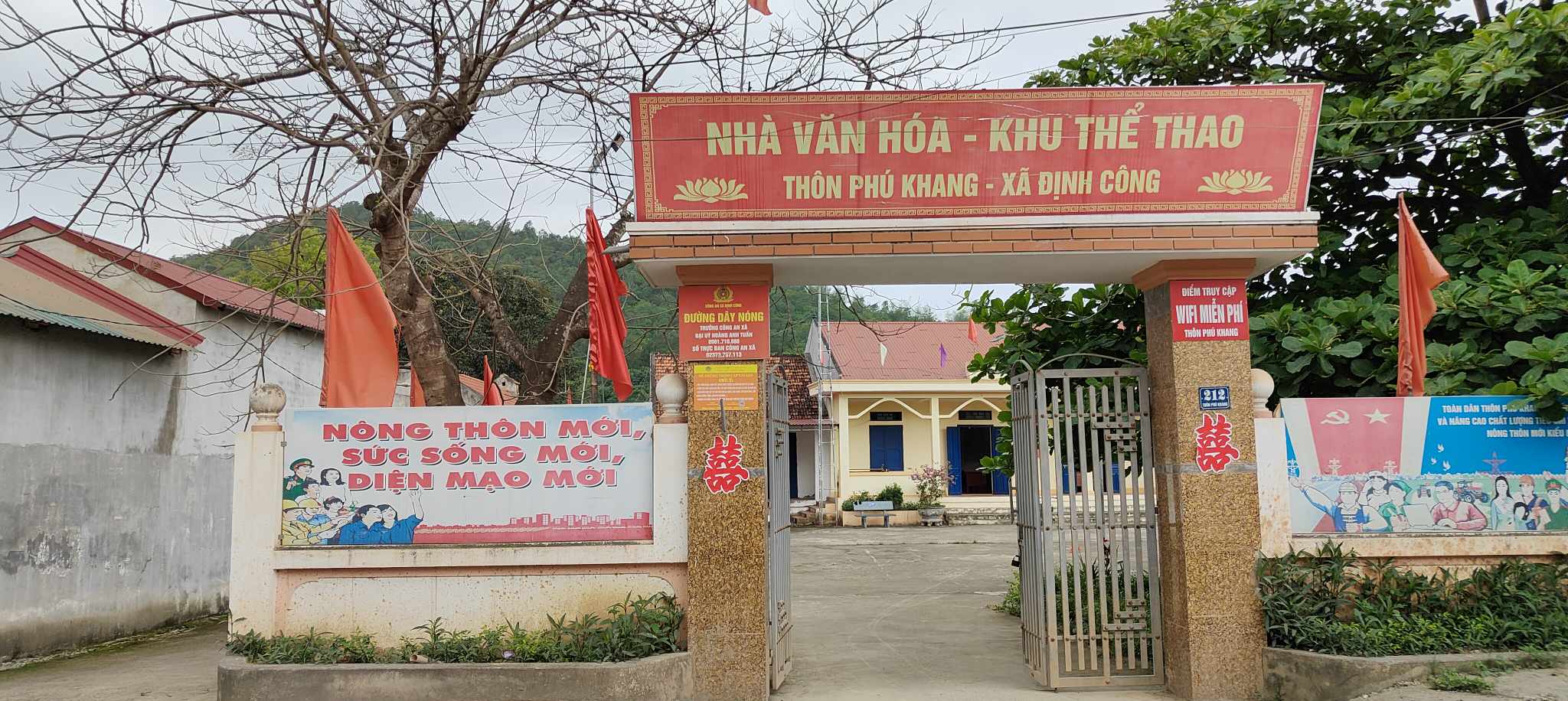 Hệ thống kết cấu hạ tầng kinh tế, xã hội luôn được quan tâm đầu tư xây dựng.