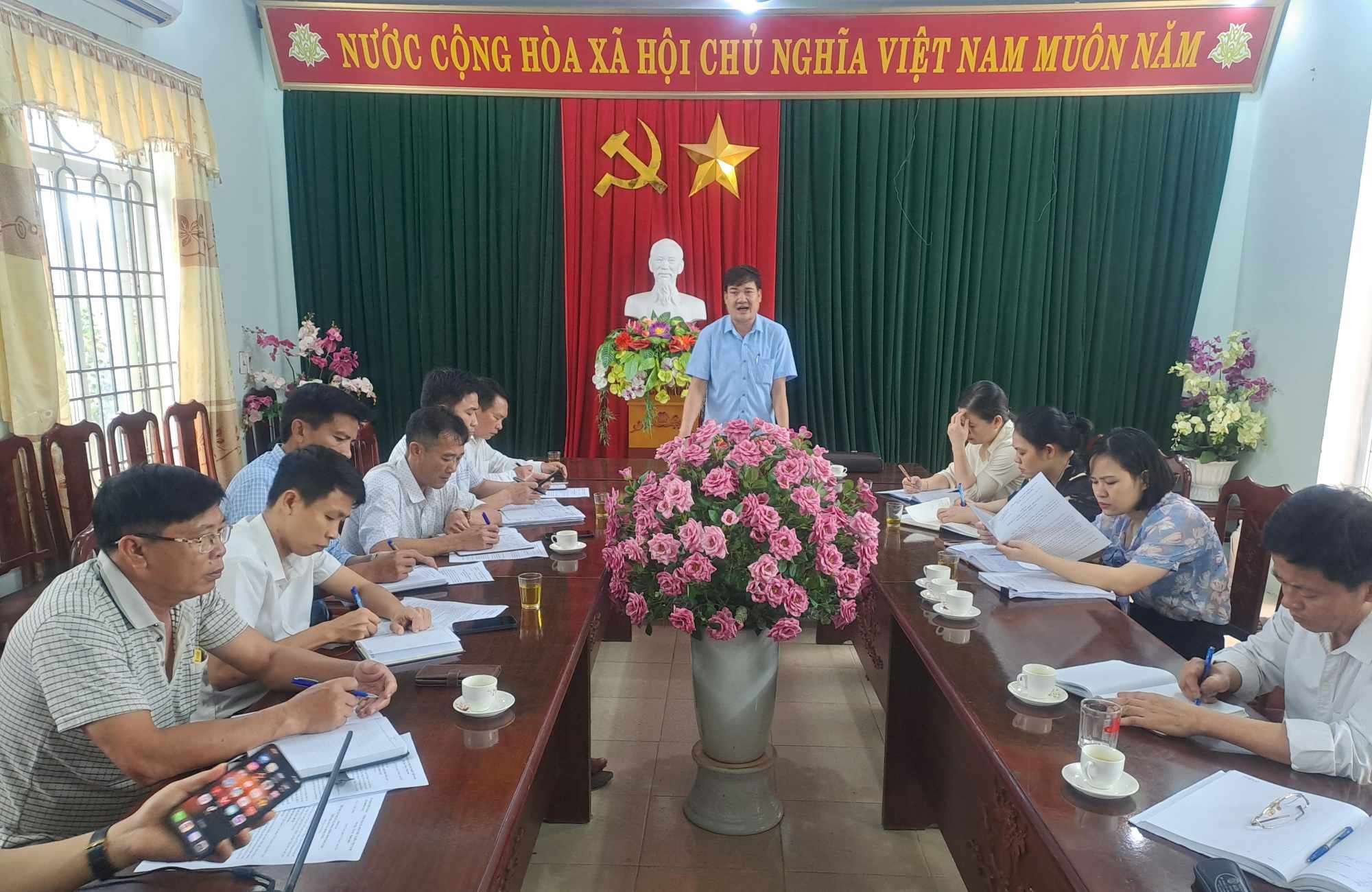 Toàn cảnh buổi làm việc.