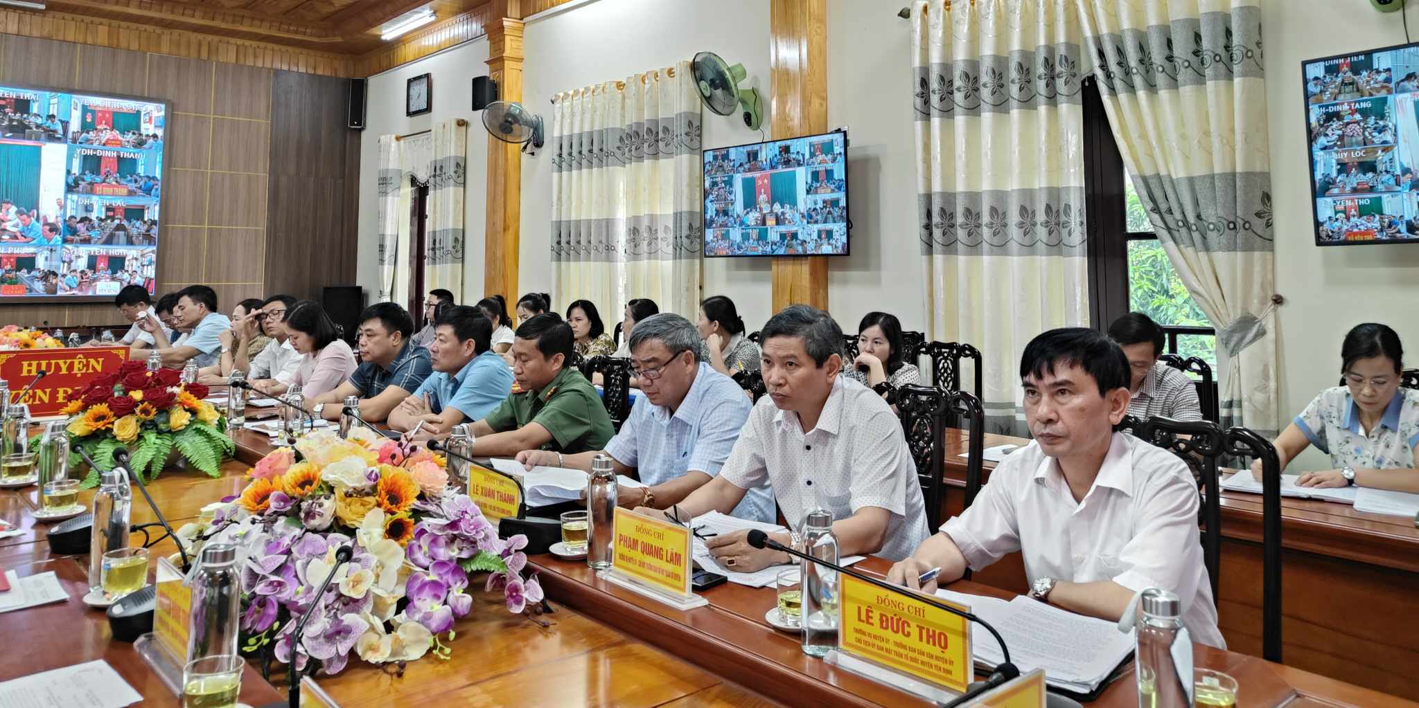 Đại biểu tham dự tại điểm cầu huyện.