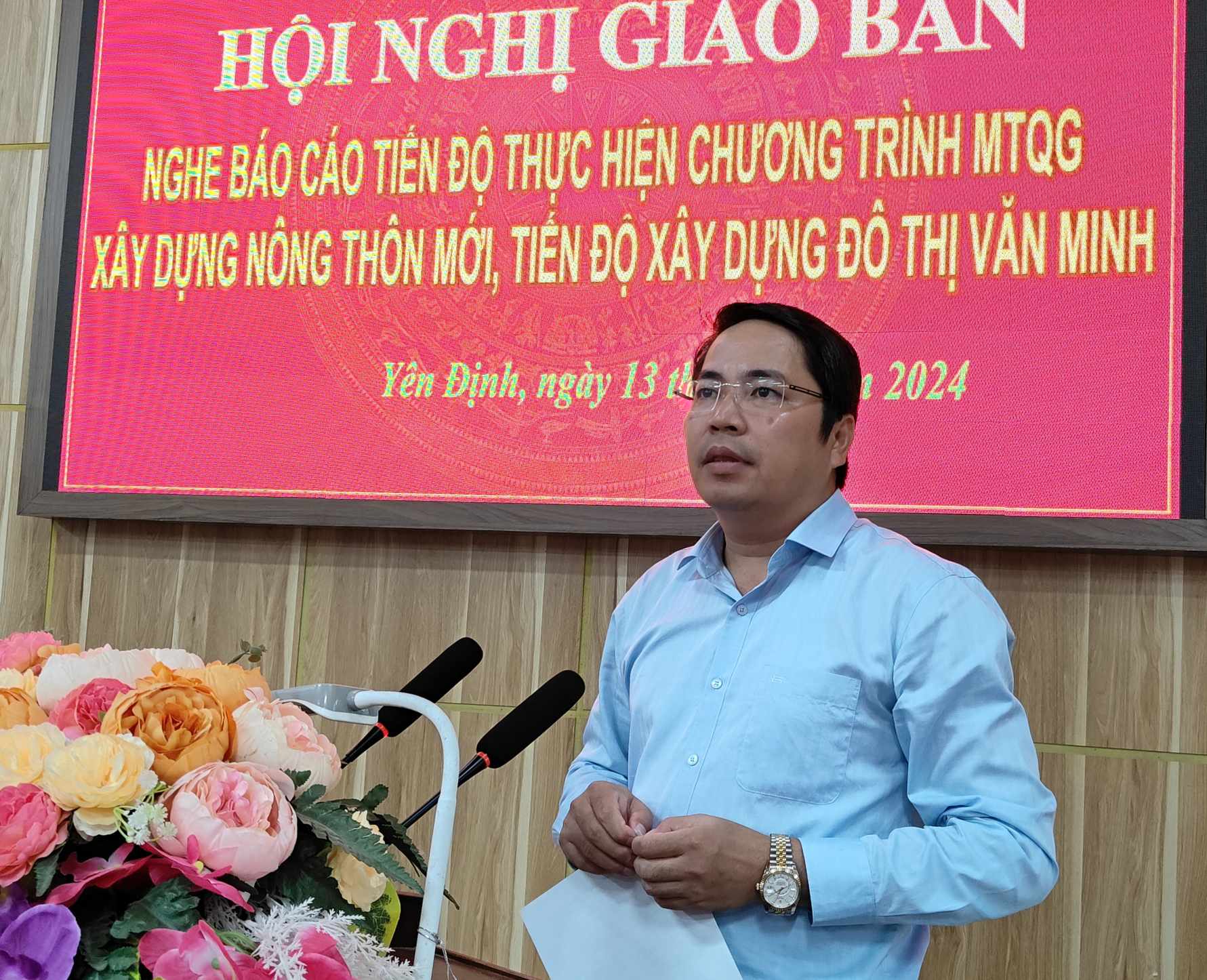 Đồng chí Phạm Tiến Dũng, Phó Bí thư Huyện ủy, Chủ tịch UBND huyện, phát biểu kết luận hội nghị.