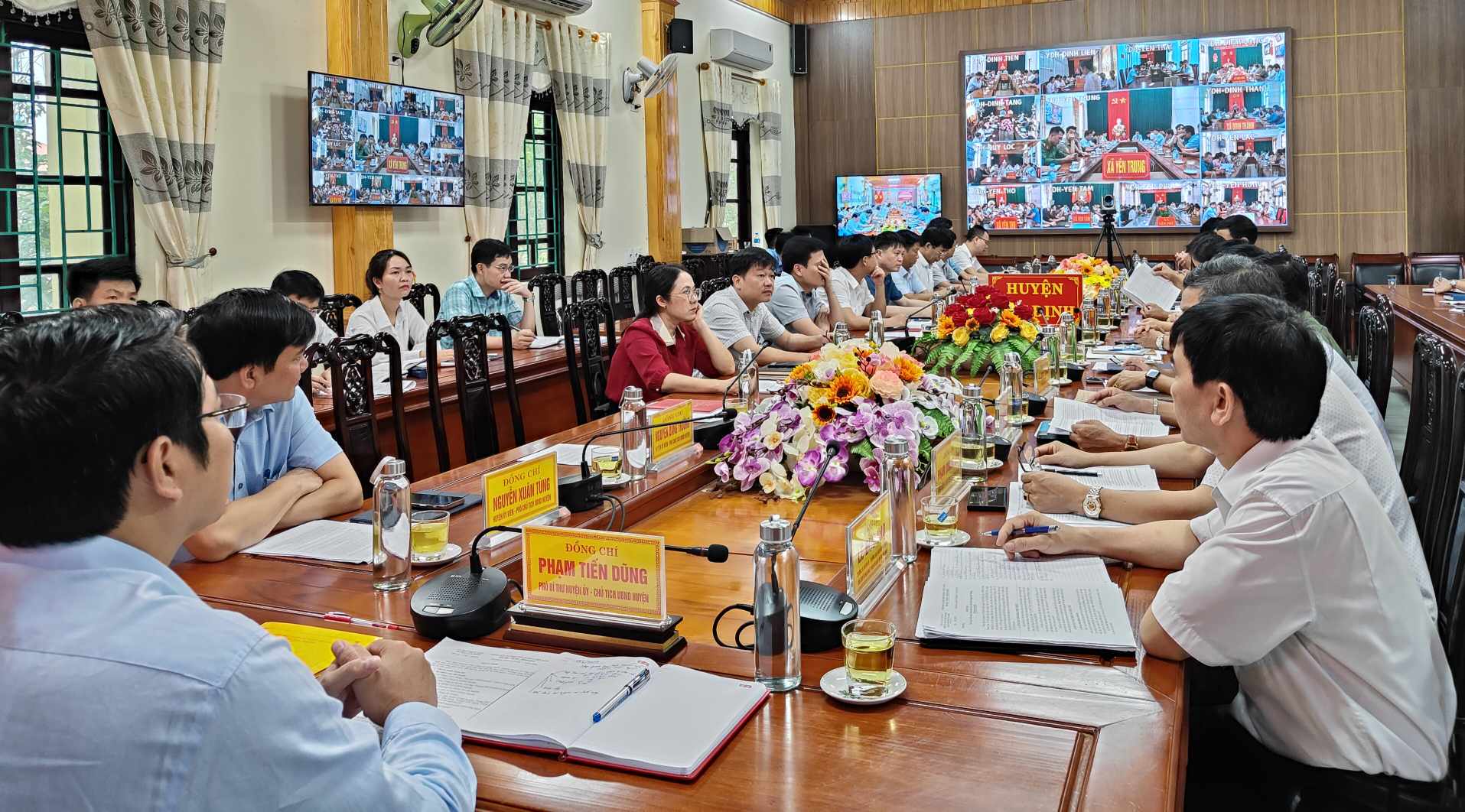 Toàn cảnh hội nghị tại điểm cầu UBND huyện.