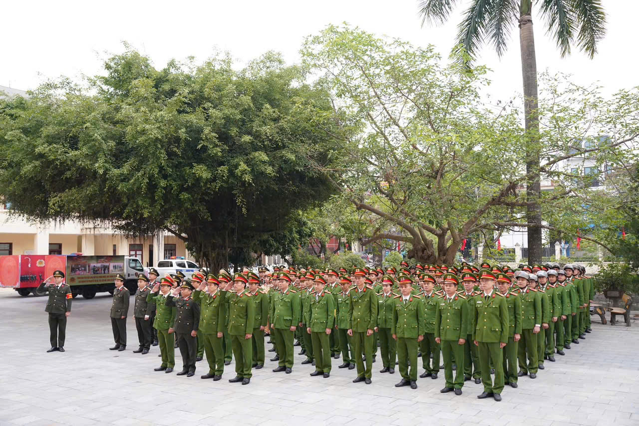 Toàn cảnh Công an huyện Yên Định tổ chức Lễ ra quân.