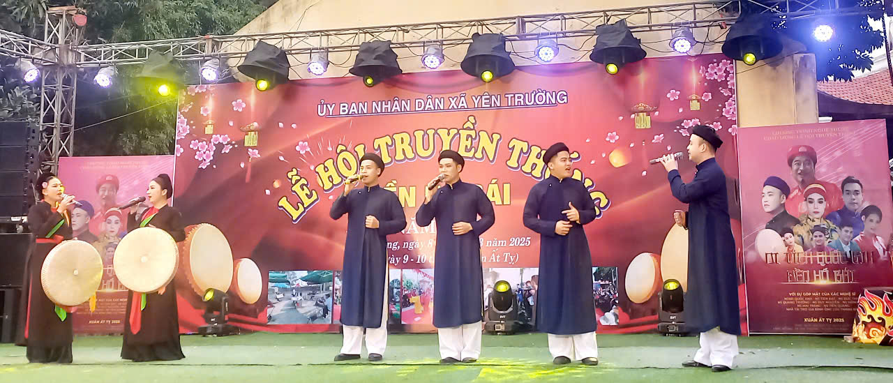 Văn nghệ tại Lễ hội.