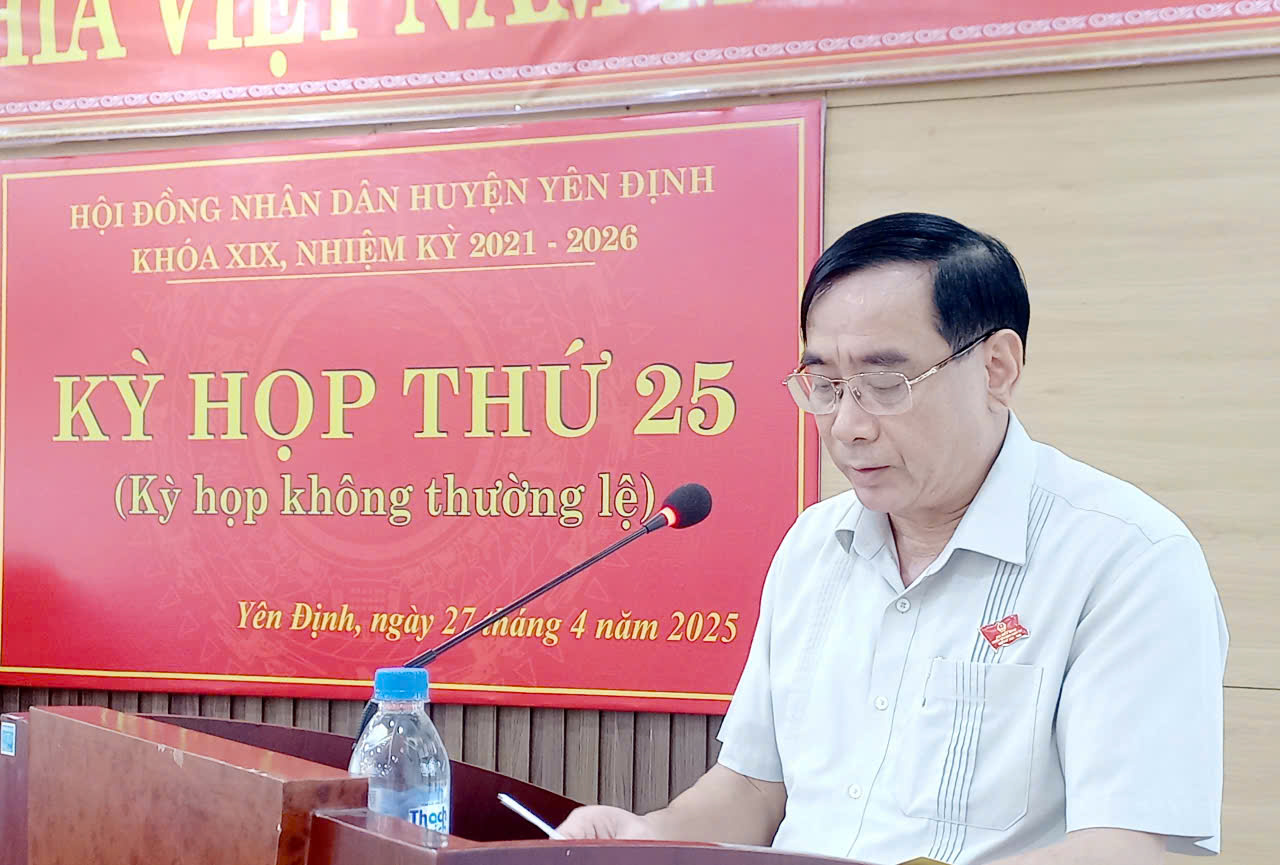 Đồng chí Vũ Ngọc Thưởng, Phó Bí thư Thường trực Huyện ủy phụ trách Đảng bộ huyện, Chủ tịch HĐND huyện, phát biểu bế mạc kỳ họp.