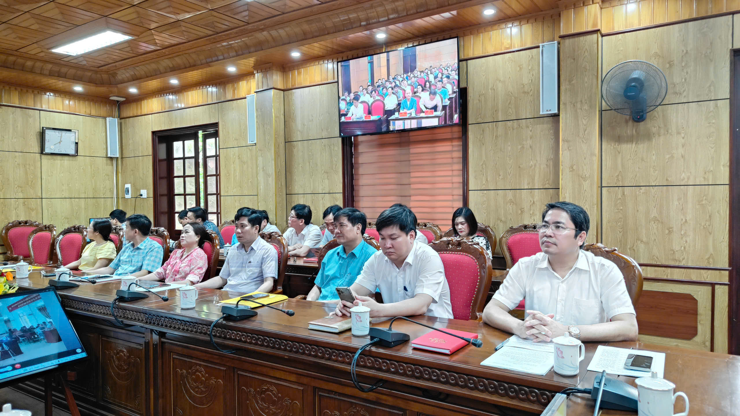 Đại biểu tham dự tại điểm cầu Huyện ủy Yên Định.