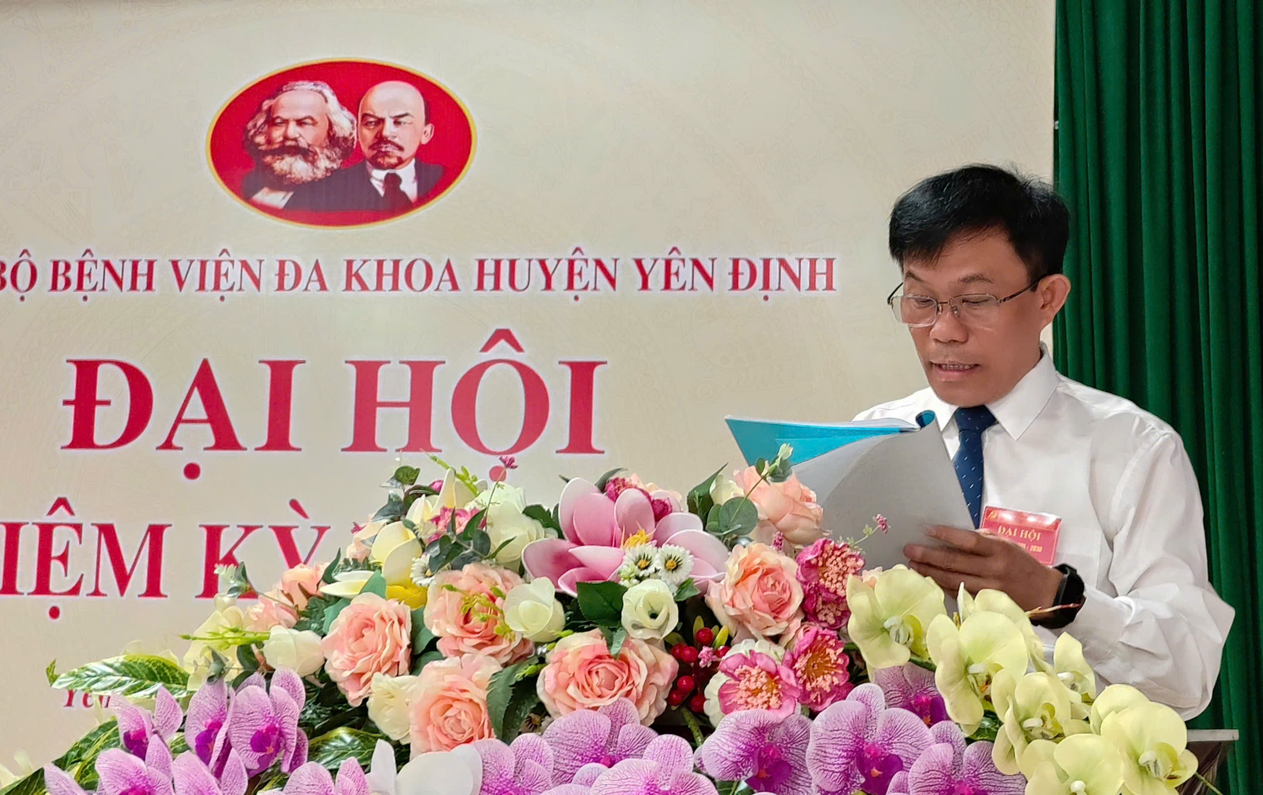 Đồng chí Phạm Văn Bằng, Bí thư Đảng ủy, Giám đốc Bệnh viện phát biểu khai mạc Đại hội.