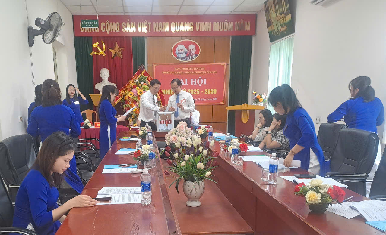 Đại hội Bỏ phiếu bầu BCH khóa mới.