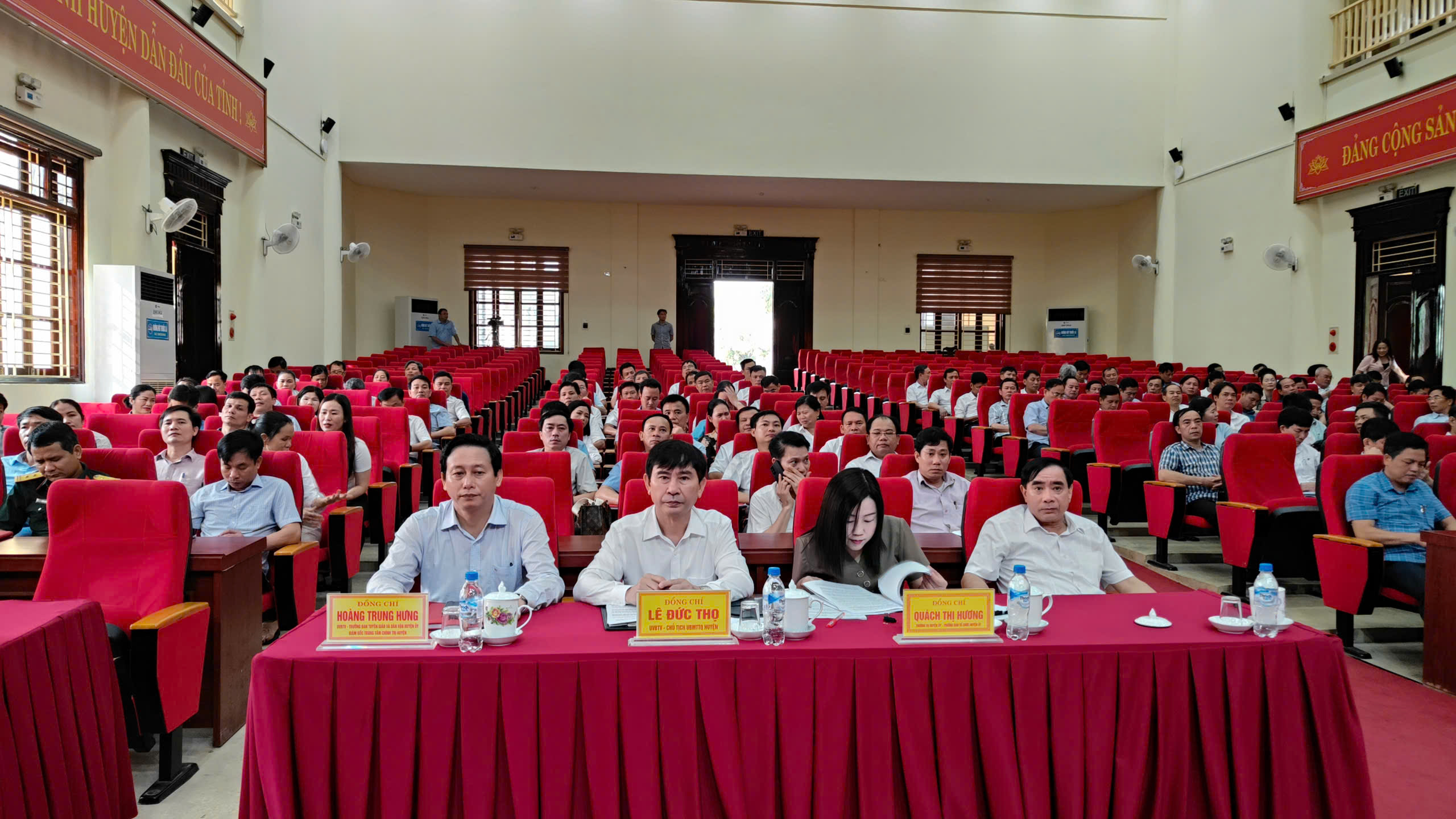 Đại biểu tham dự hội nghị.