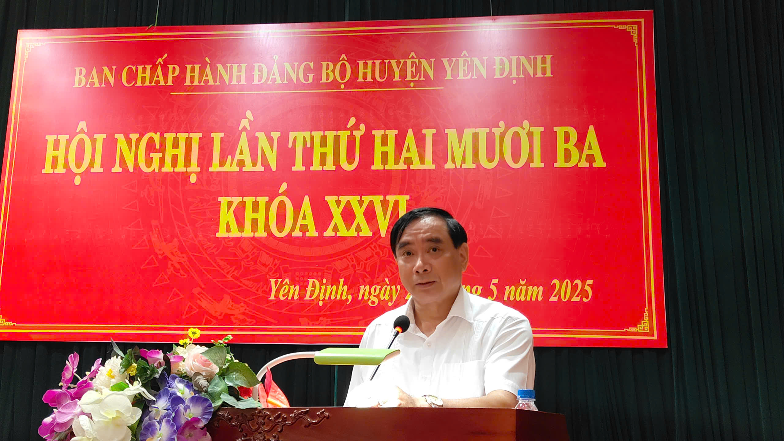 Đồng chí Vũ Ngọc Thưởng, Phó Bí thư Thường trực Huyện ủy phụ trách Đảng bộ Huyện, Chủ tịch HĐND huyện, kết luận hội nghị.