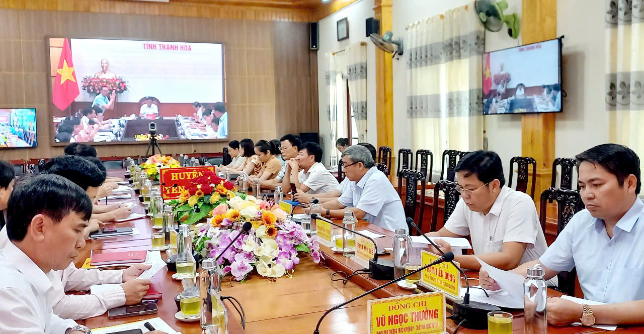 Toàn cảnh đại biểu tham dự hội nghị tại điểm cầu huyện Yên Định.