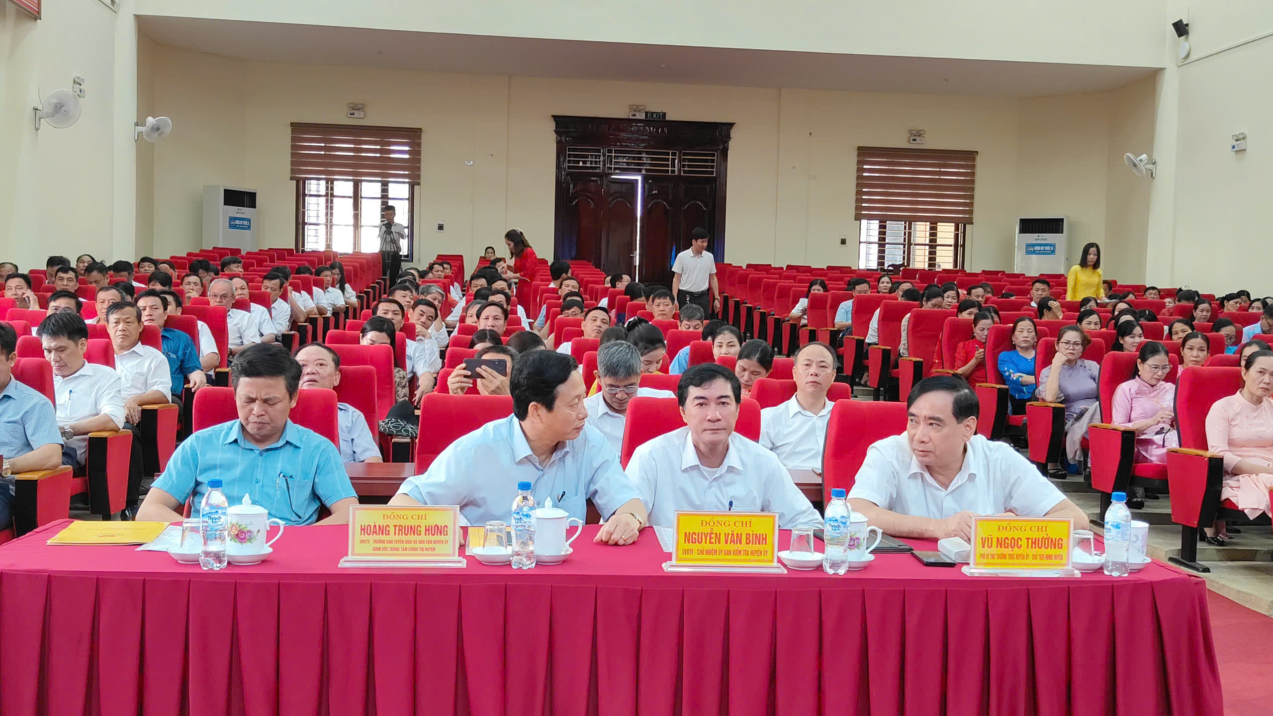 Đại biểu tham dự hội nghị.