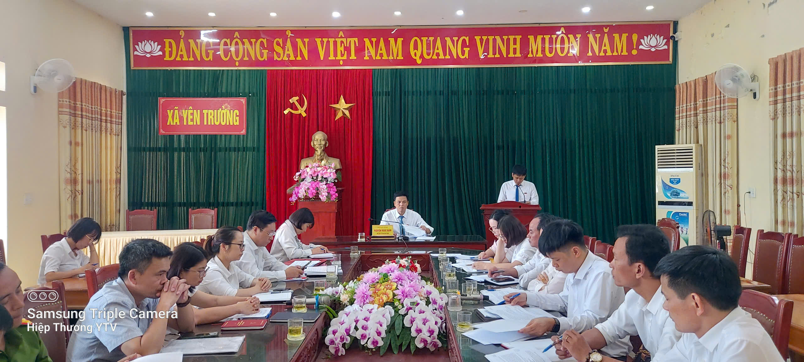Toàn cảnh phiên họp đầu tiên UBND xã Yên Trường mới.