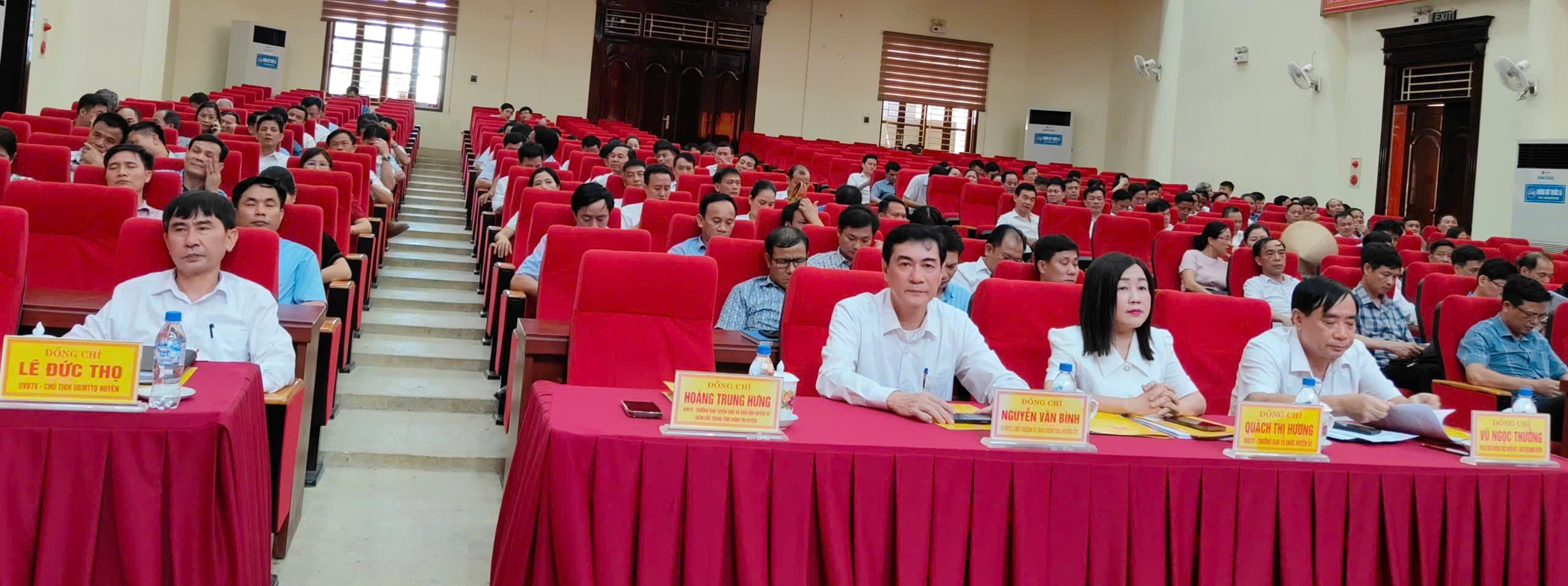 Đại biểu tham dự hội nghị.