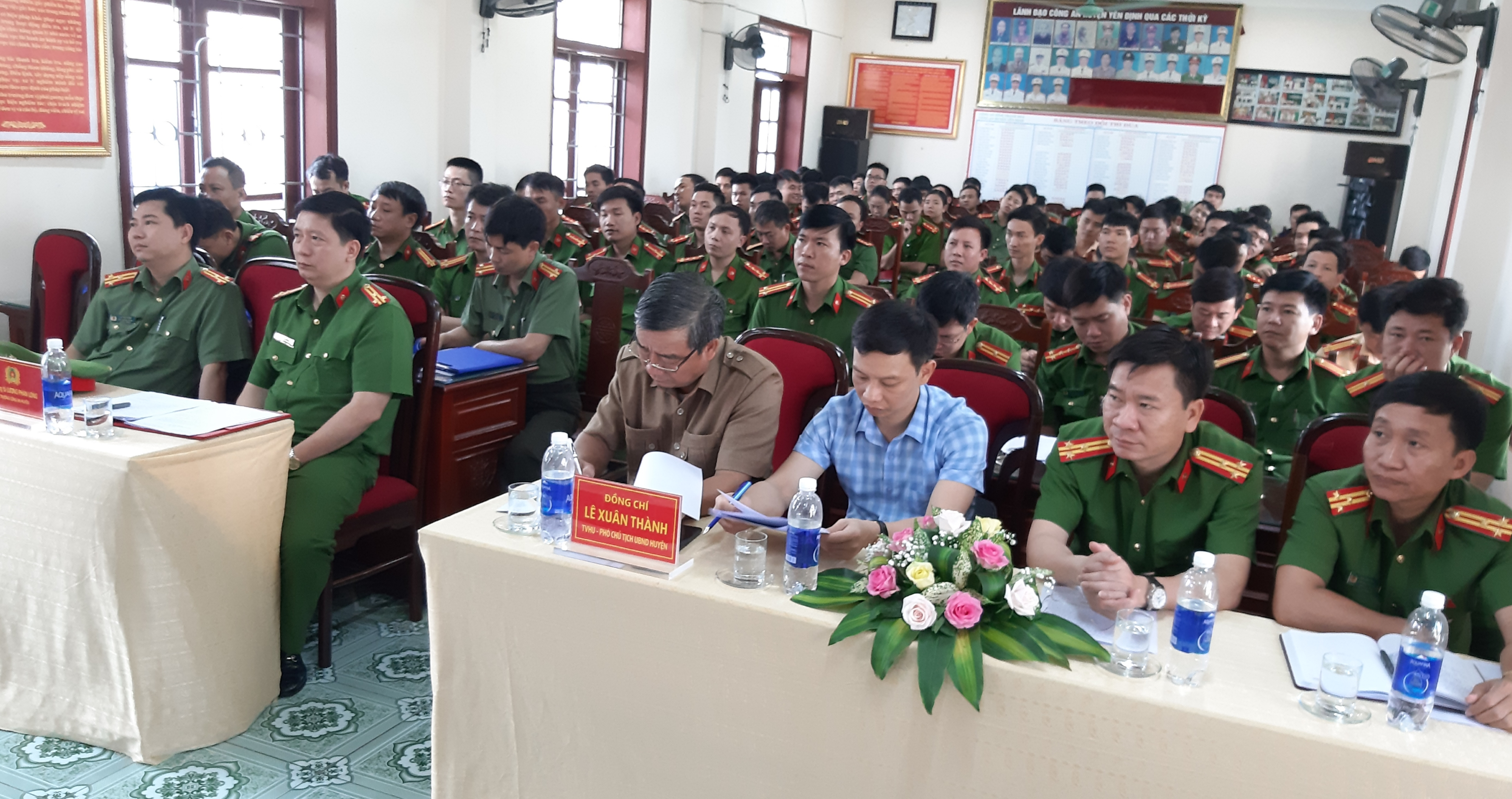 Các đại biểu về dự hội nghị.