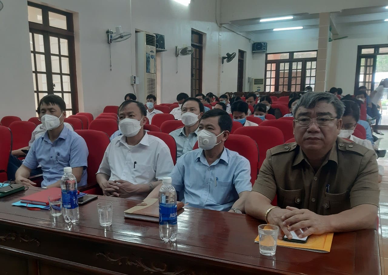 Đại biểu tham dự hội nghị.