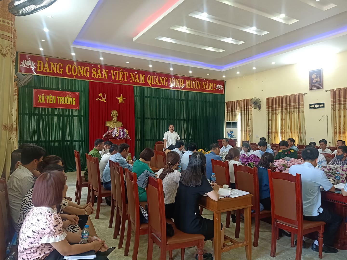 Toàn cảnh buổi làm việc.