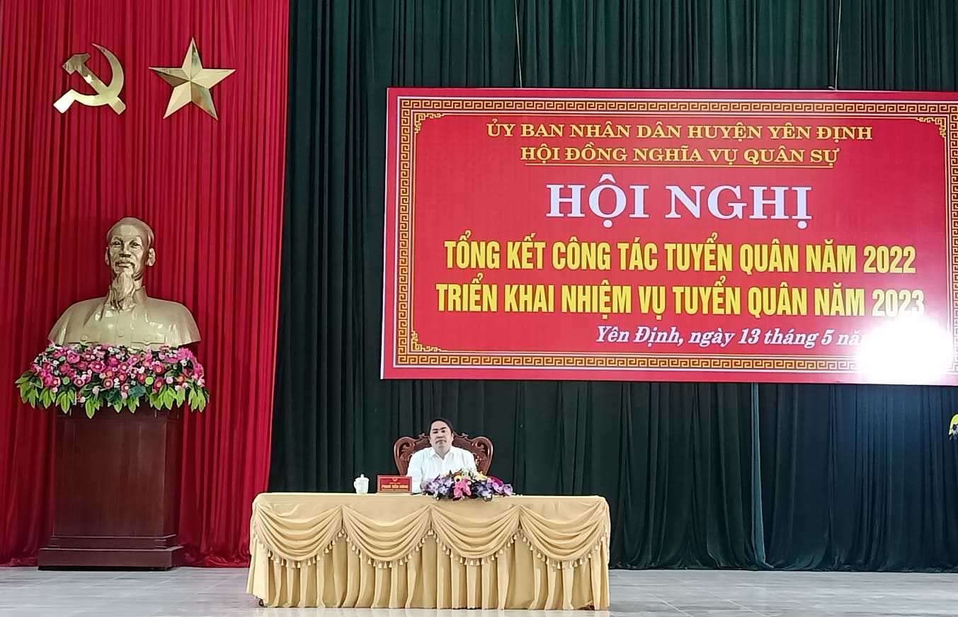 Đồng chí Phạm Tiến Dũng, Phó Bí thư huyện ủy, Chủ Tịch UBND huyện, Chủ Tịch HĐNVQS huyện chủ trì hội nghị.