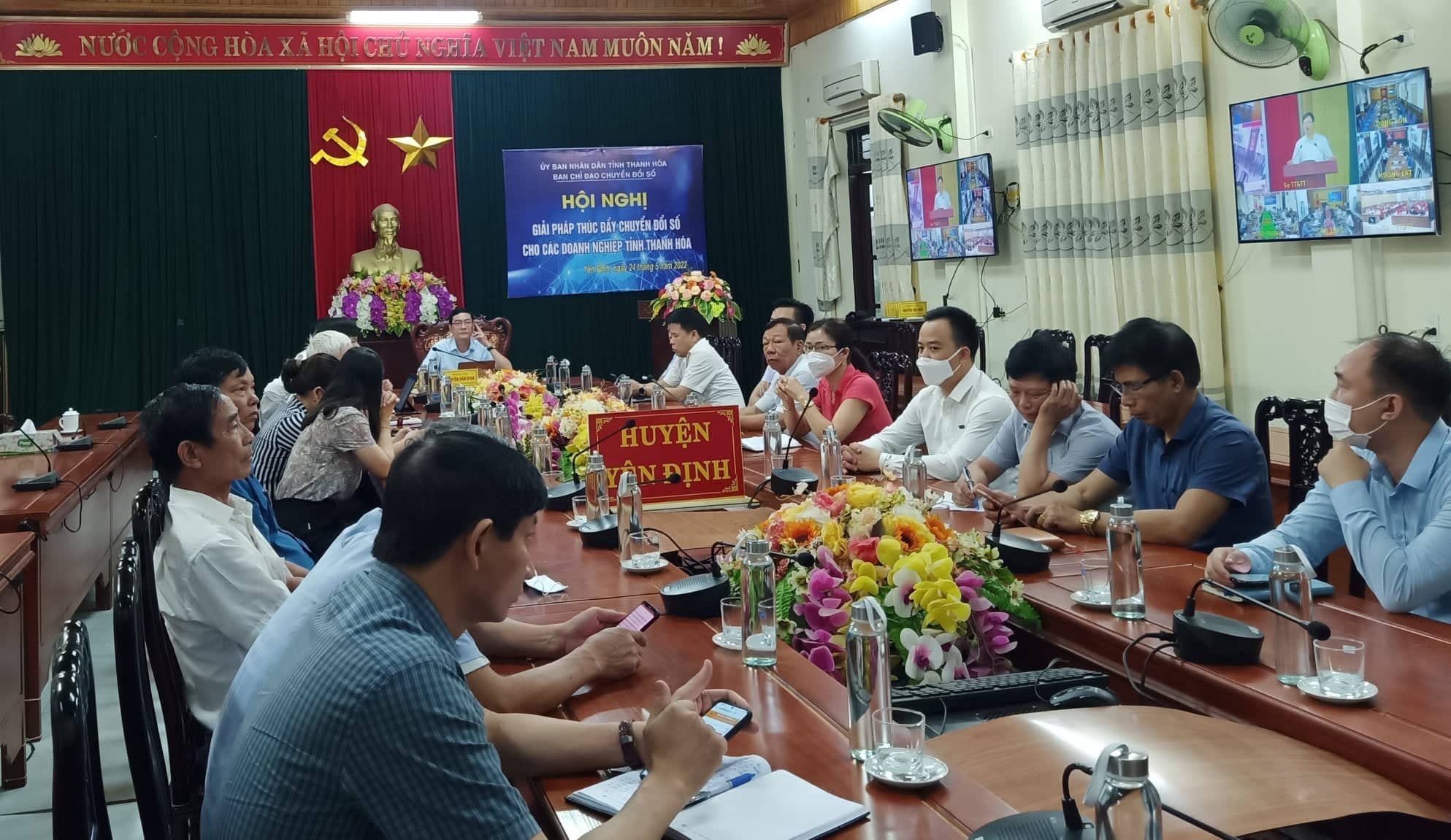 Toàn cảnh hội nghị.