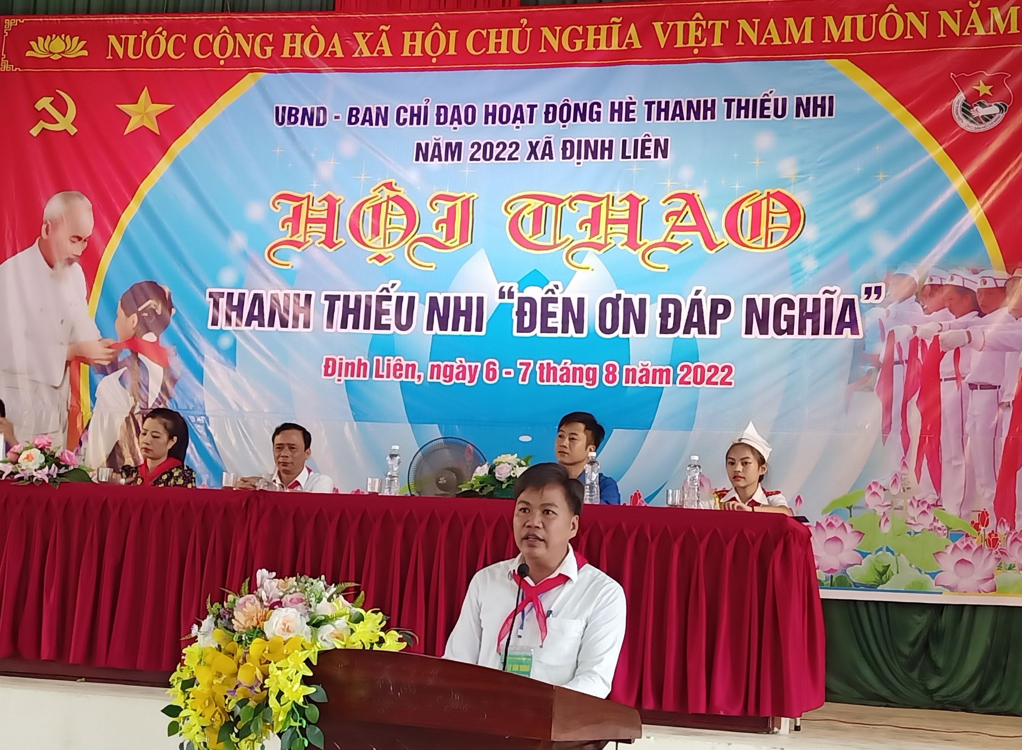 Lê Văn Trung - Chủ Tịch UBND xã Định Liên phát biểu khai mạc tại hội thao.