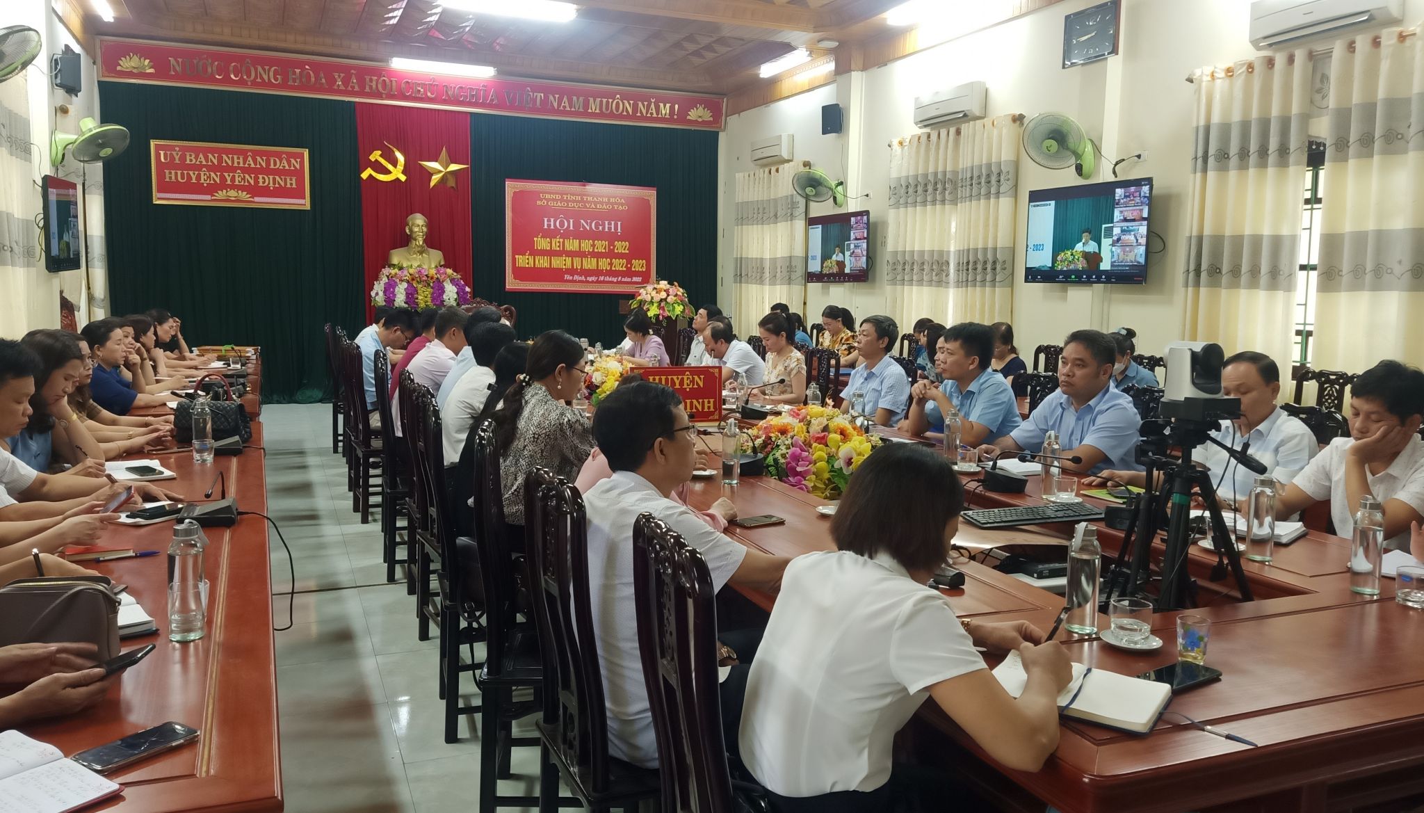 Toàn cảnh hội nghị tại điểm cầu huyện Yên Định.