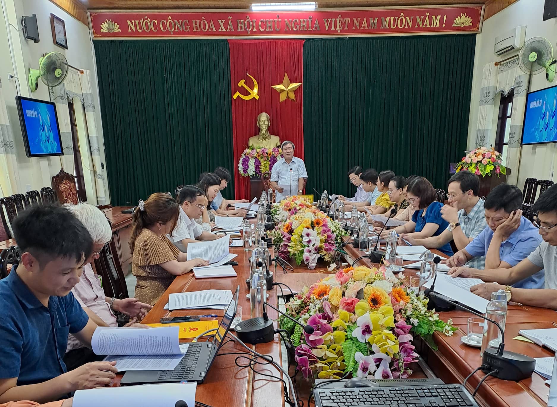 Toàn cảnh hội nghị.