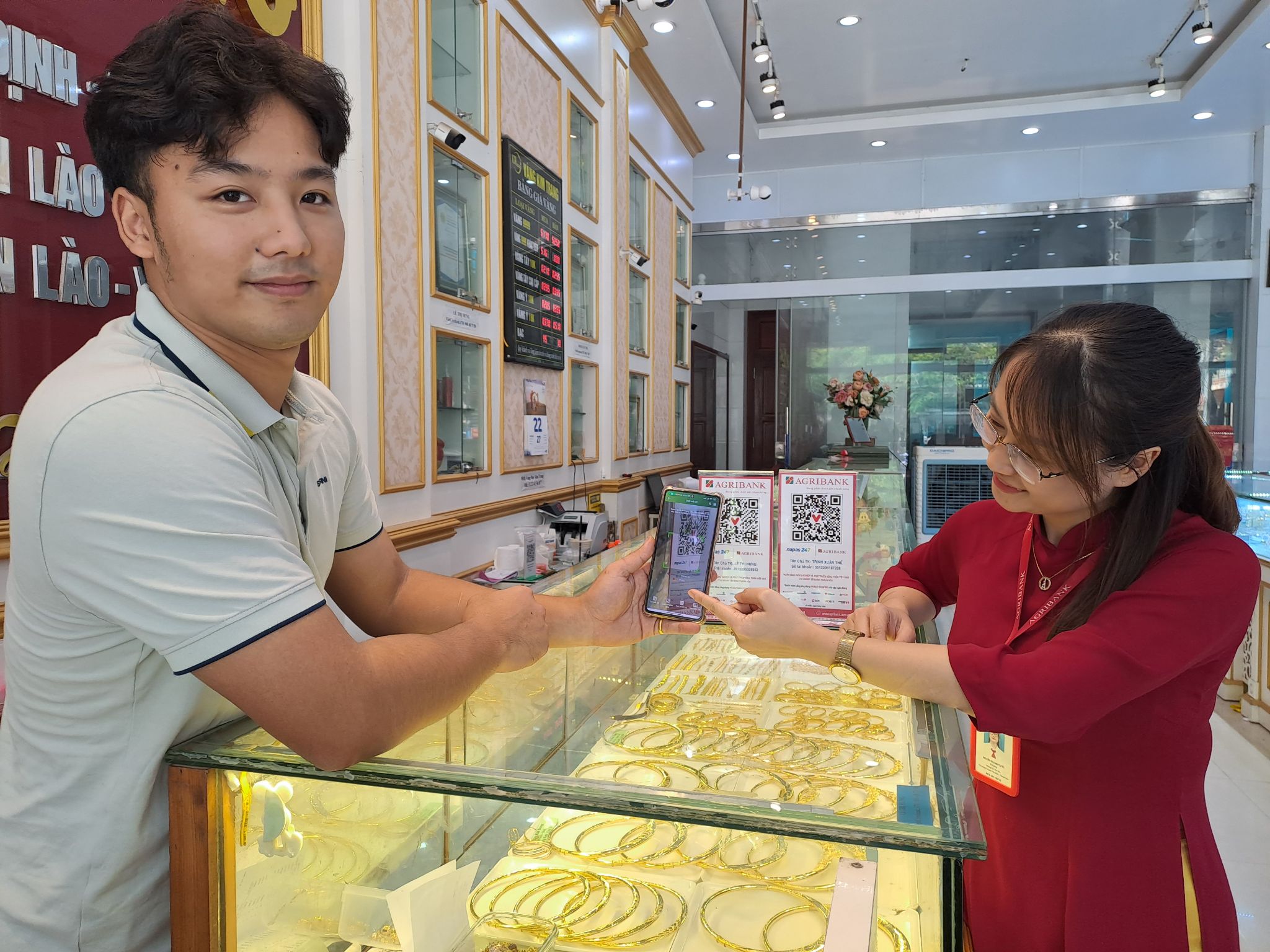 Một số hình ảnh Ngân hàng Agribak chi nhánh Yên Định tổ chức lễ ra quân phát động chiến dịch phát triển phủ sóng VietQR trên địa bàn huyện.