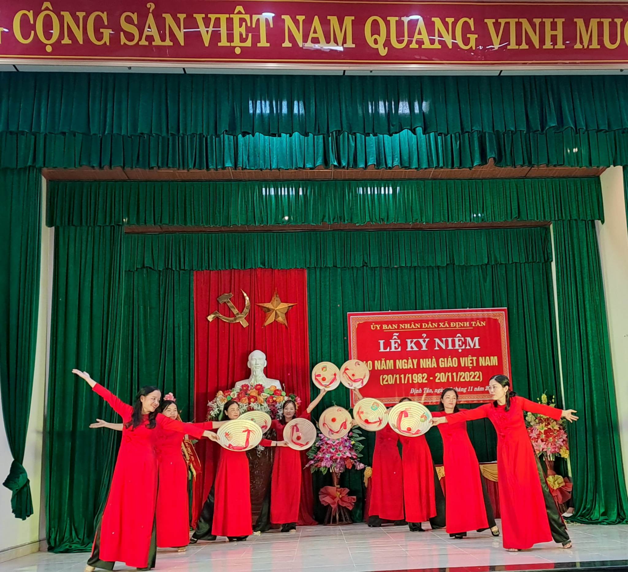 Một số tiết mục văn nghệ tại buổi lễ.