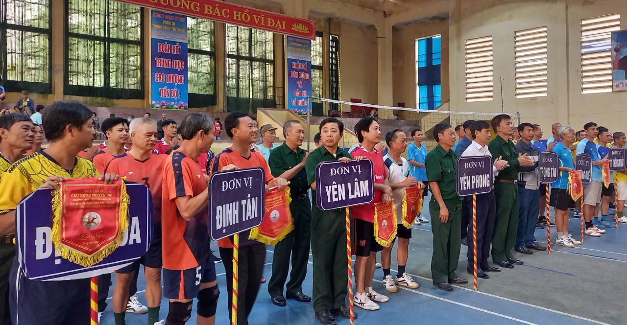 Các đội tham gia giải bóng chuyền hơi.