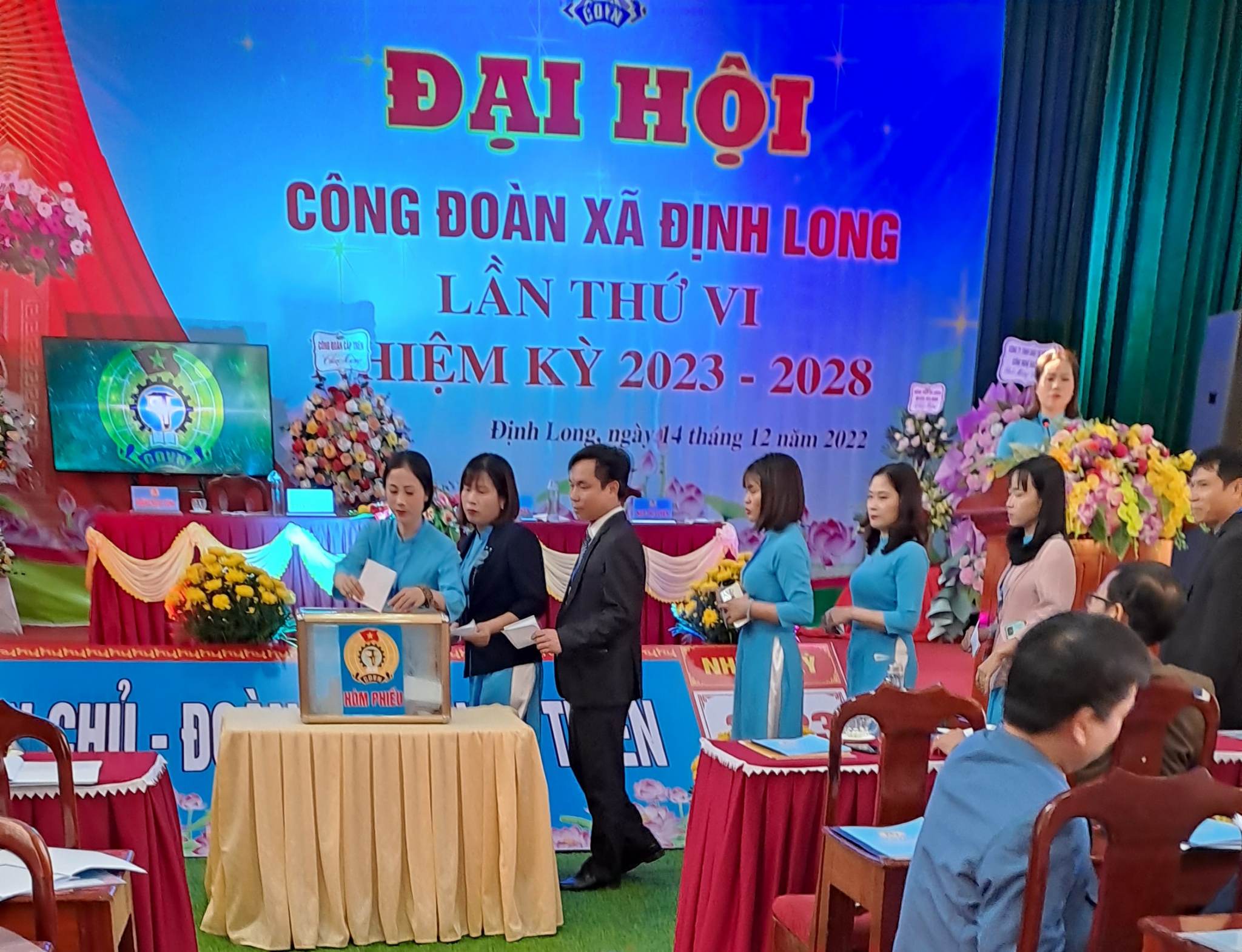 Một số hình ảnh bỏ phiếu tại đại hội.