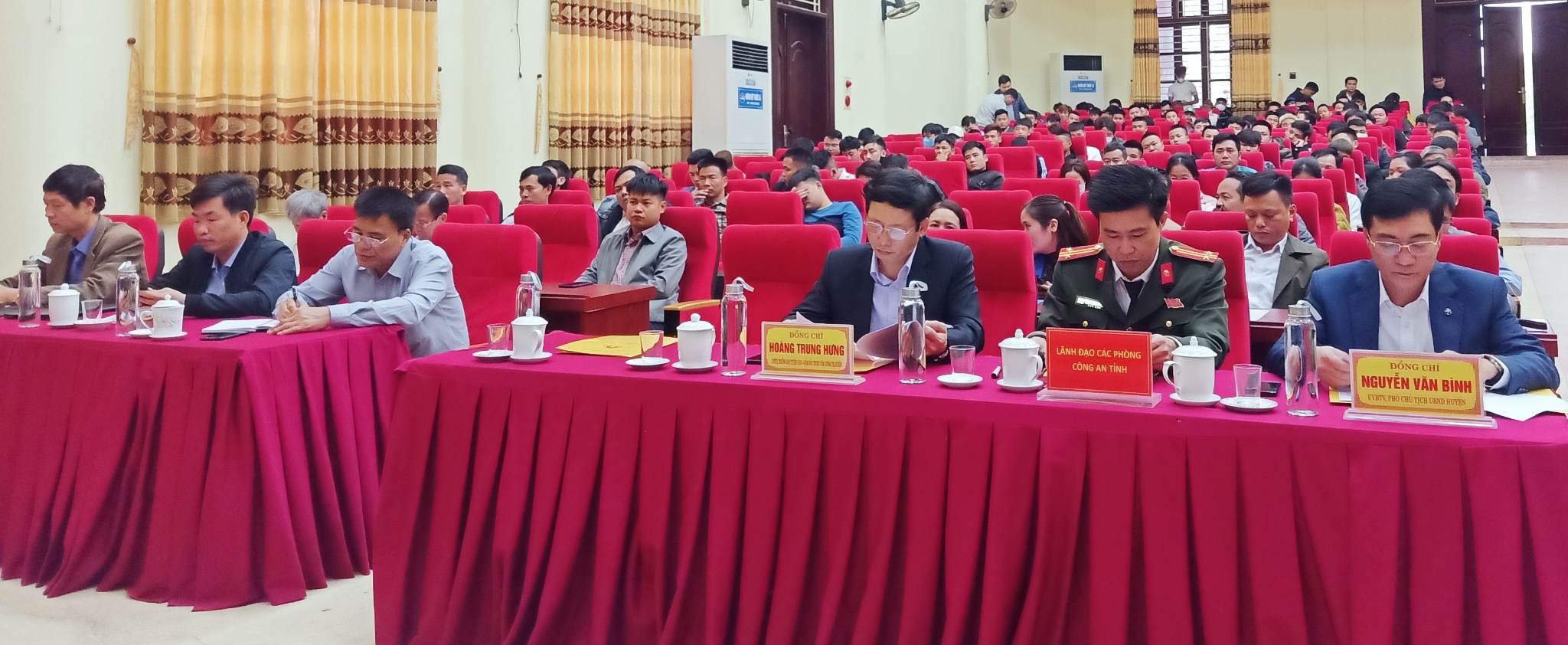 Toàn cảnh hội nghị.