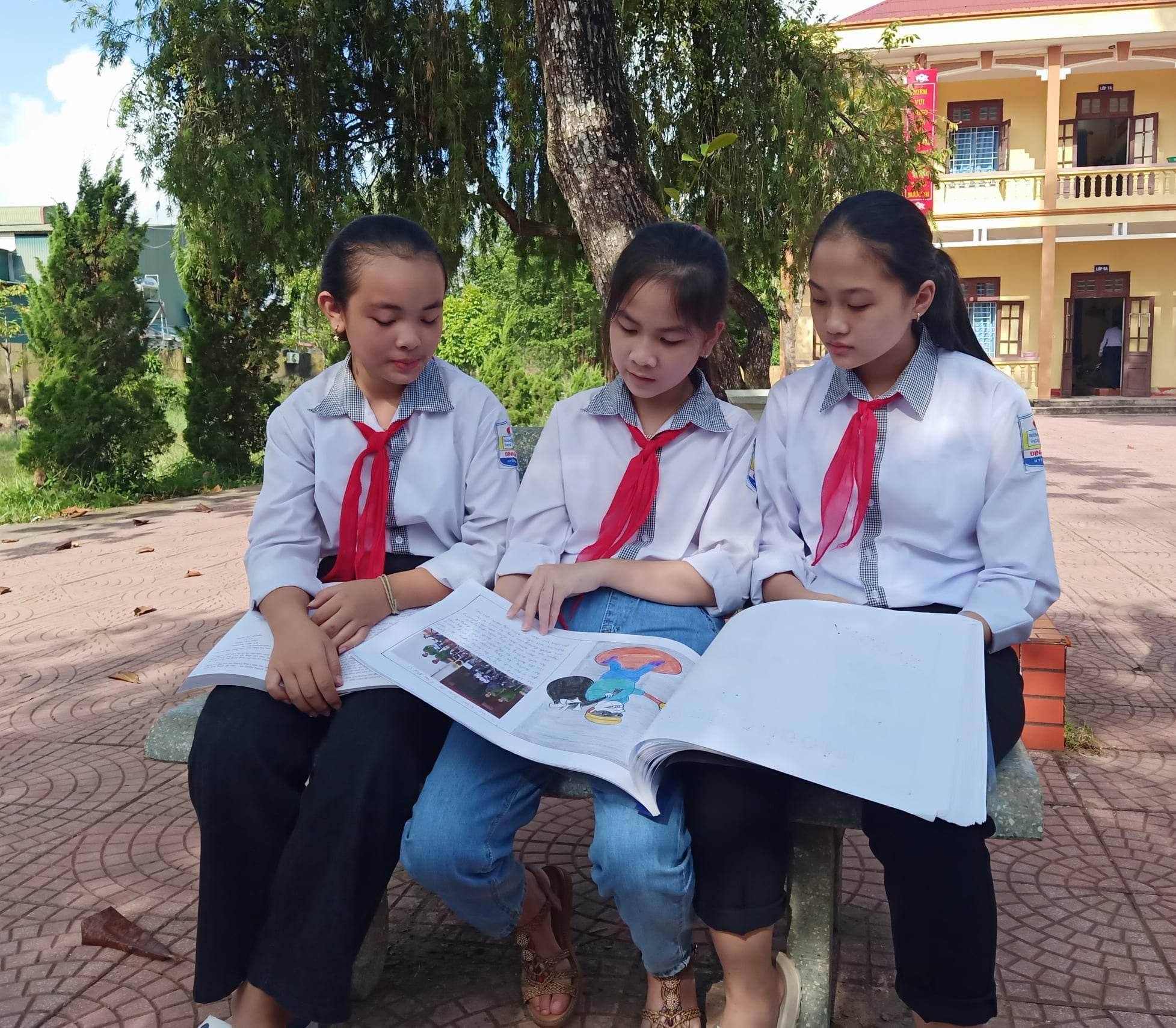 Một số hình ảnh các em học sinh các nhà trường tích cực tham gia cuộc thi.