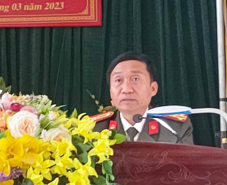 Đồng chí Lê Huy Tuấn, Phó Trưởng Công an huyện, phát biểu tại buổi lễ.