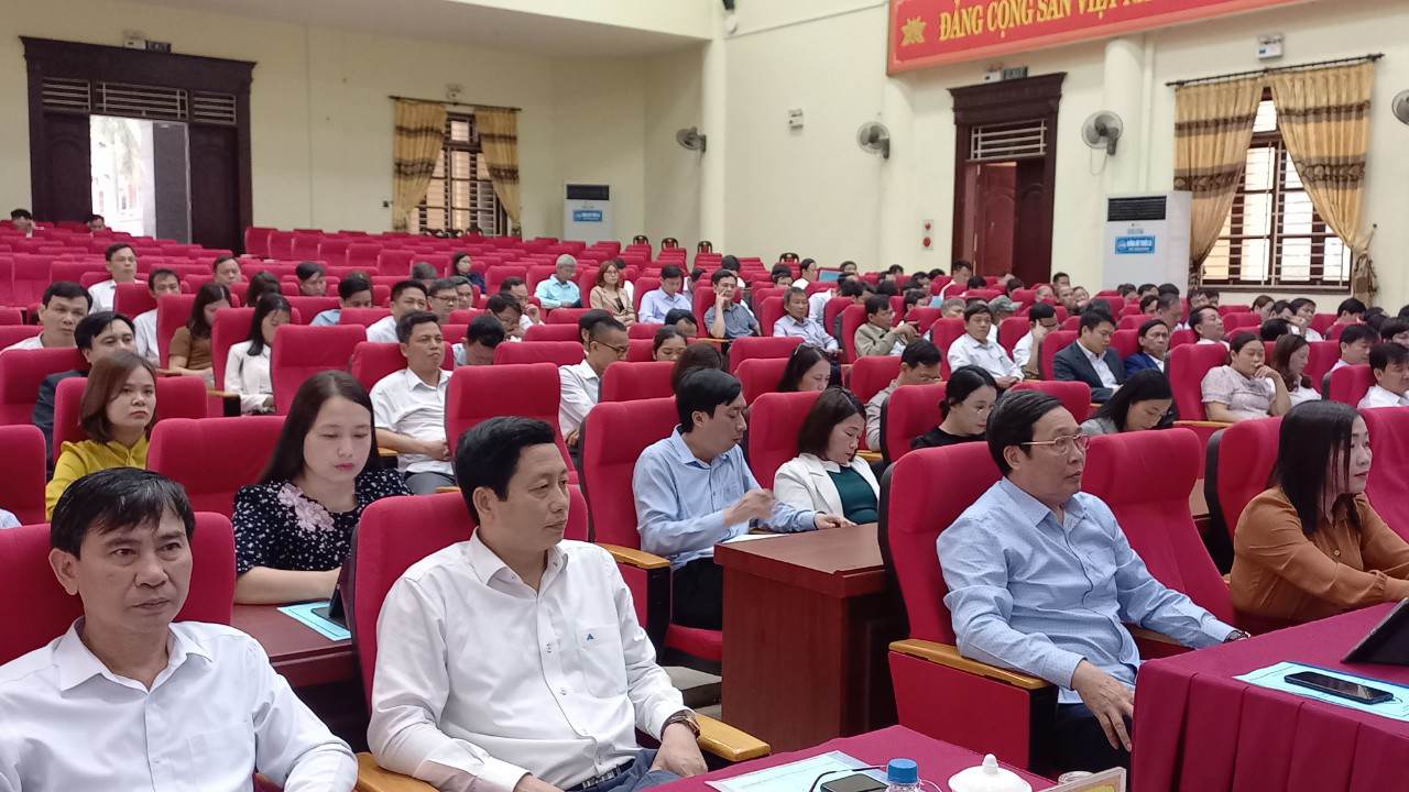 Đại biểu tham dự hội nghị.