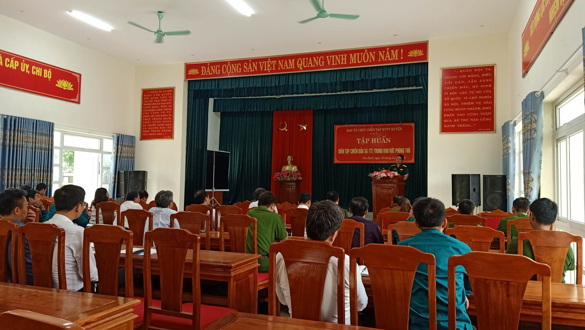 Toàn cảnh lớp tập huấn.