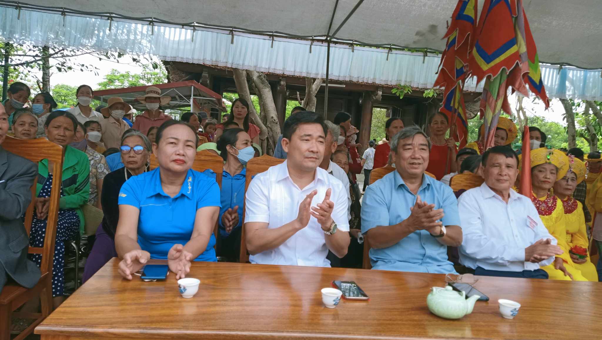 Đại biểu tham dự lễ hội.