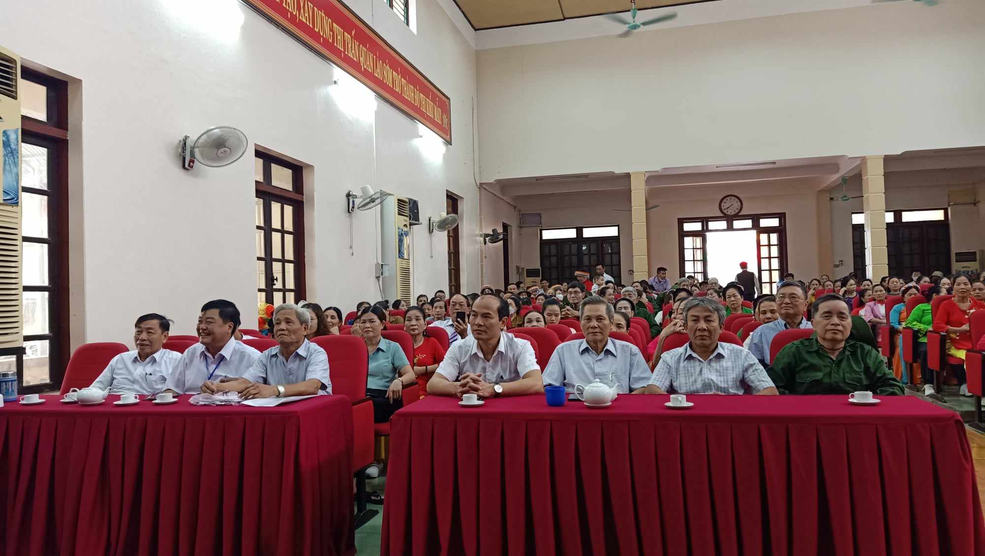 Đại biểu tham dự liên hoan.