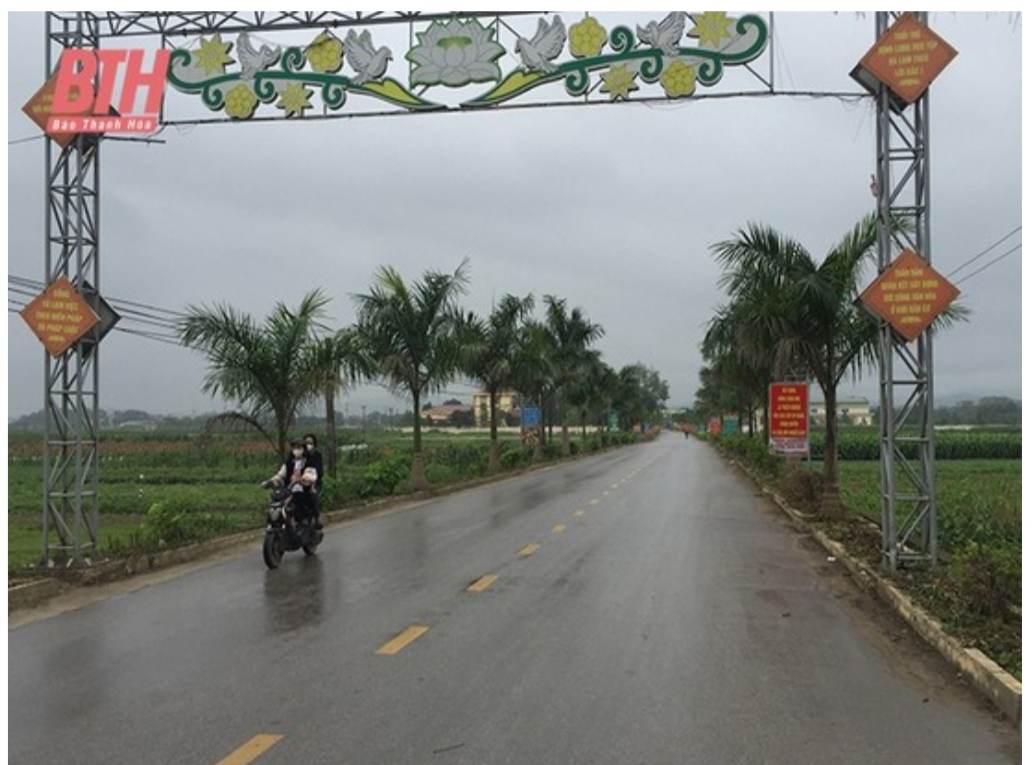 Hệ thống giao thông nông thôn xã Định Long (Yên Định) được đầu tư xây dựng khang trang, rộng rãi.