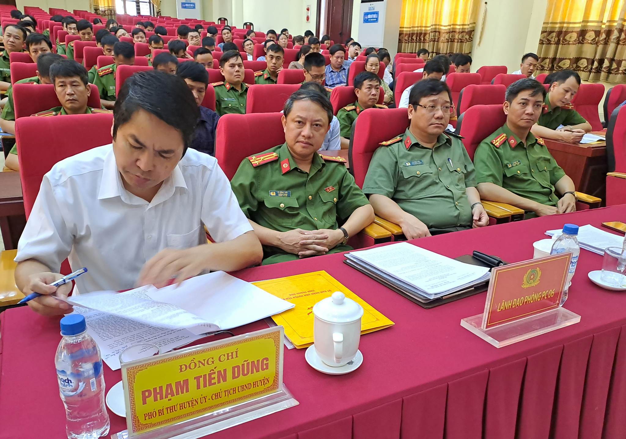 Đại biểu tham dự hội nghị.