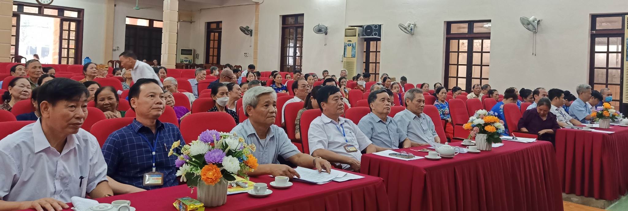 Đại biểu tham dự hội nghị.